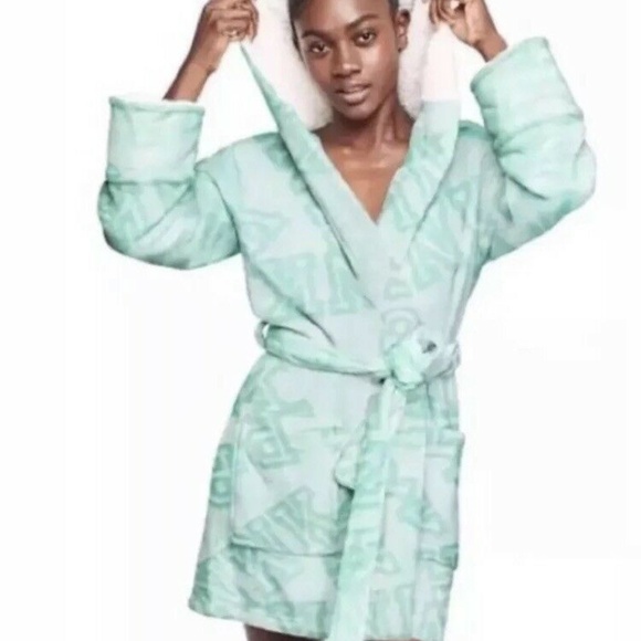 PINK Victoria's Secret Other - VS Pink Cozy Sherpa Lined Hood Sea Foam Robe M/L